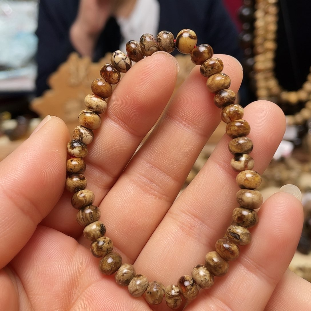 琥珀裸石未镶嵌六