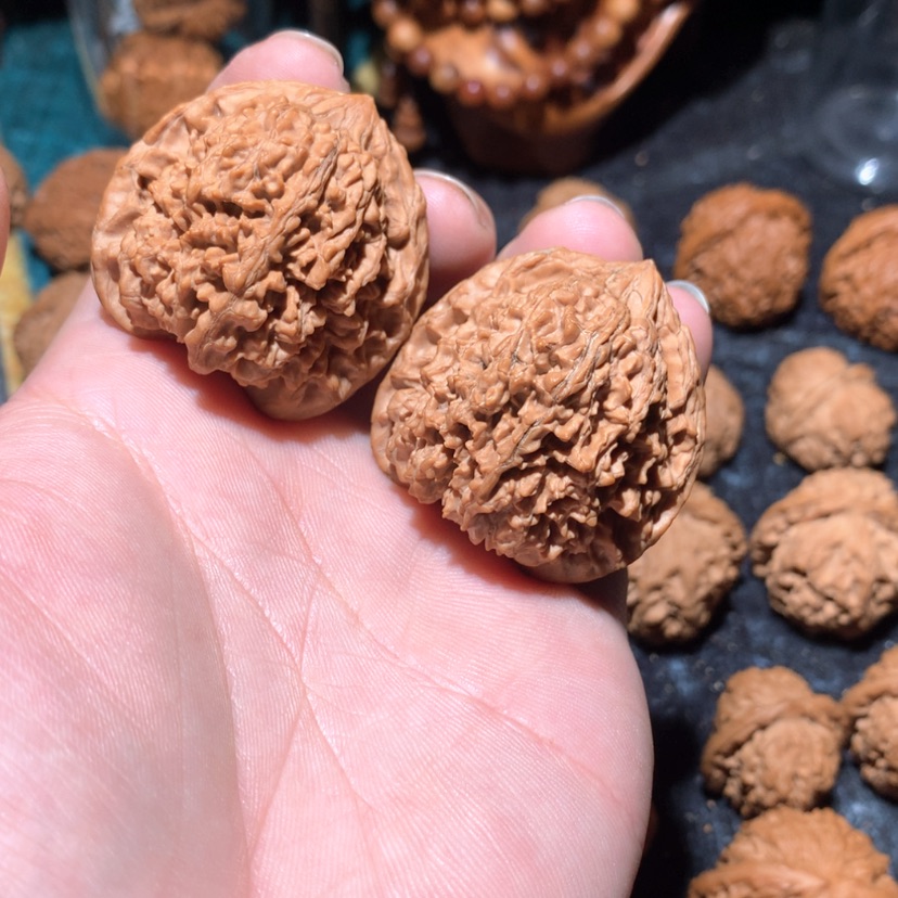 【闪购商品】文玩核桃把件满天星