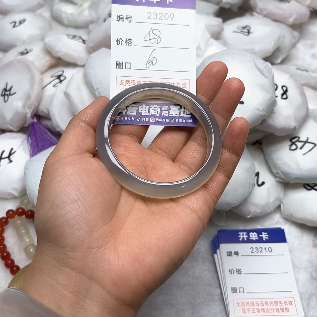 玛瑙/玉髓手镯未镶嵌209
