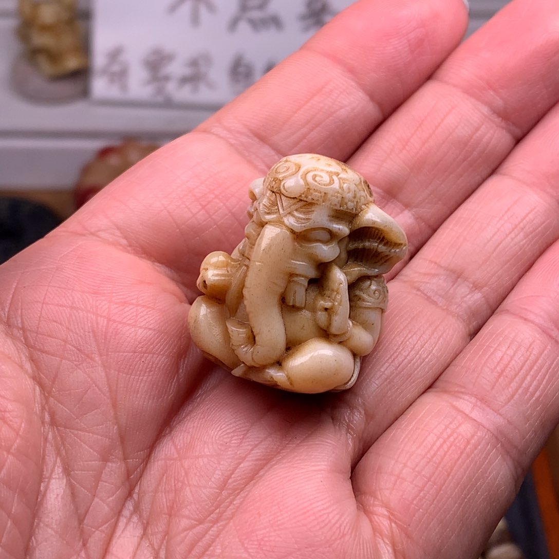 鹿骨把件天天都在盘  