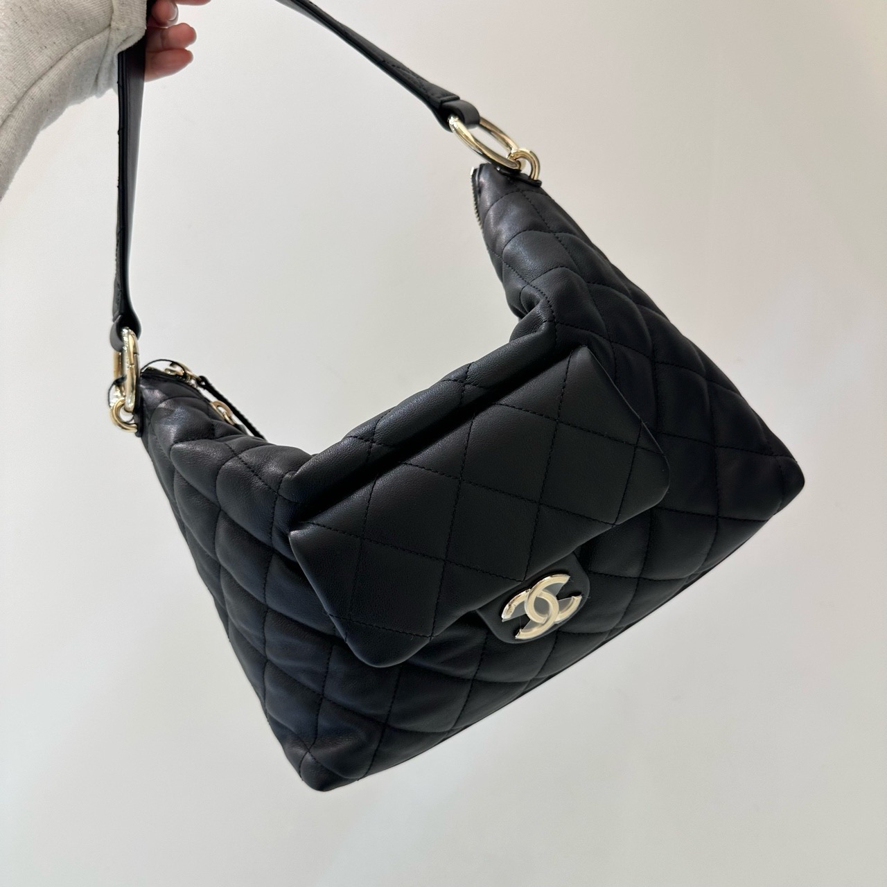 99新 Chanel/香奈儿 黑金hobo嬉皮包 中号 芯