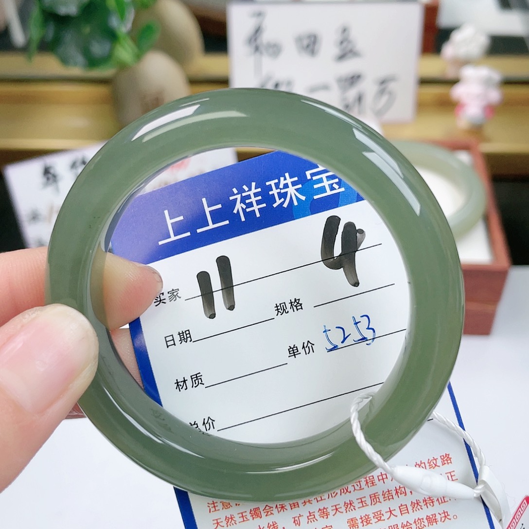 和田玉手镯未镶嵌