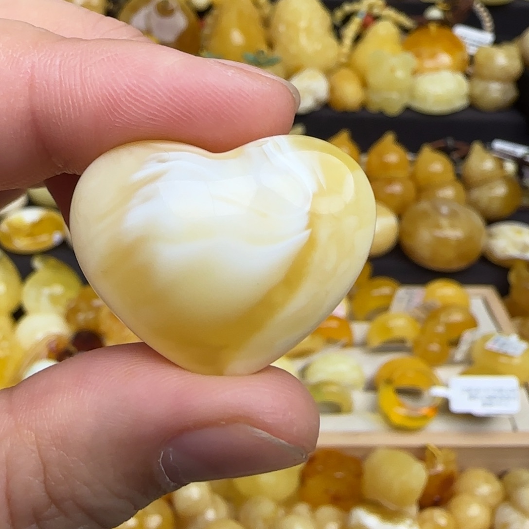 蜜蜡吊坠(不含链)未镶嵌天然俄料瓷白妖花爱心吊坠