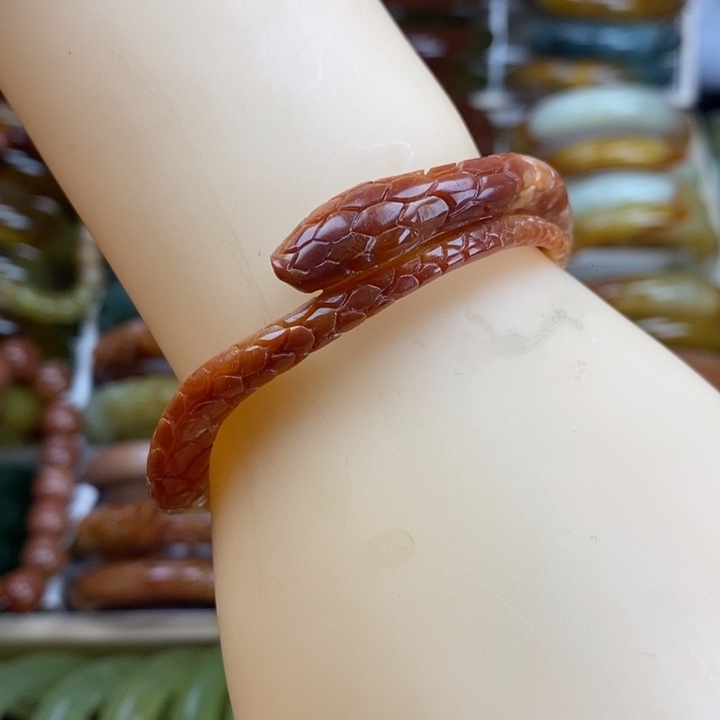 蛇纹石玉手镯未镶嵌52