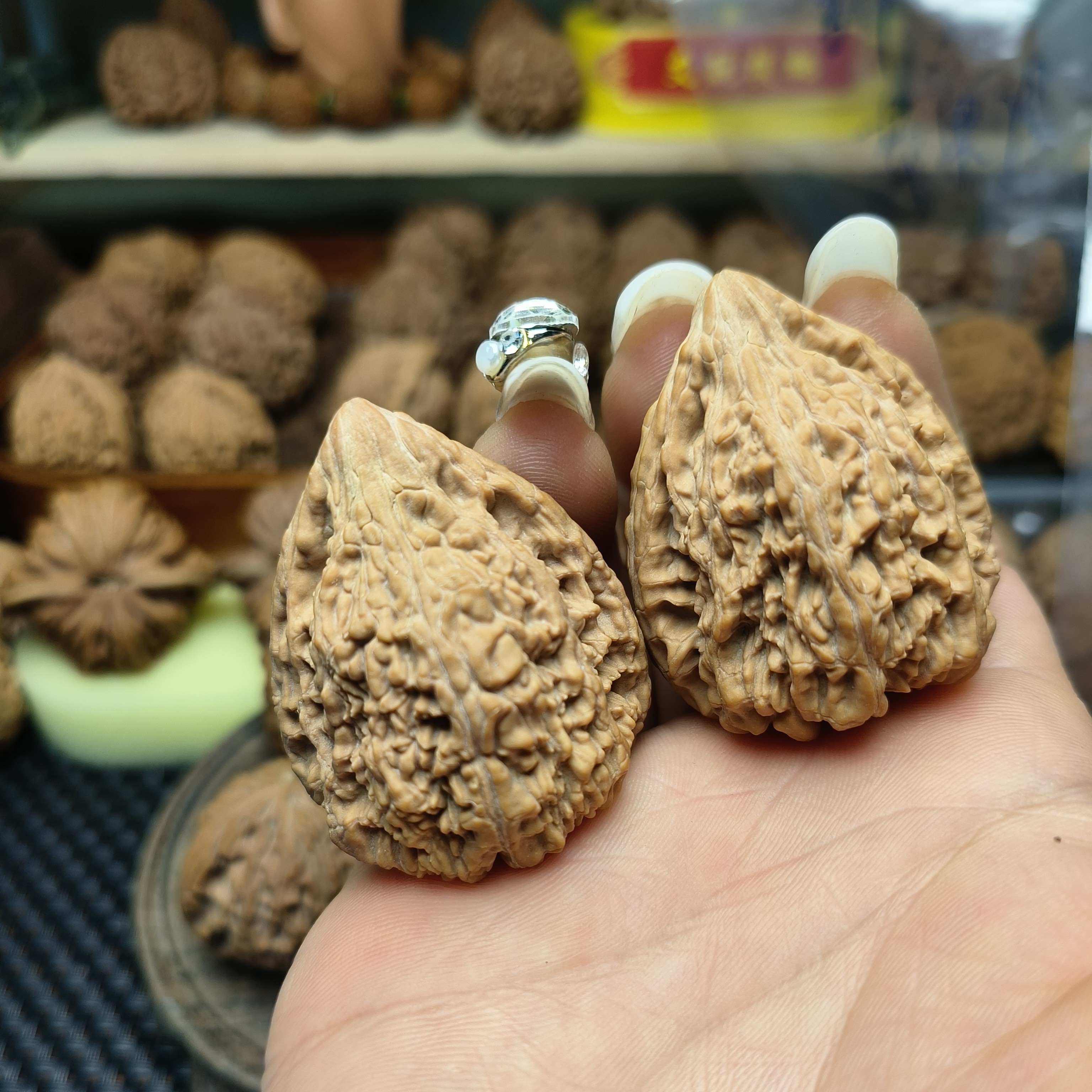 塔尖文玩核桃手把件