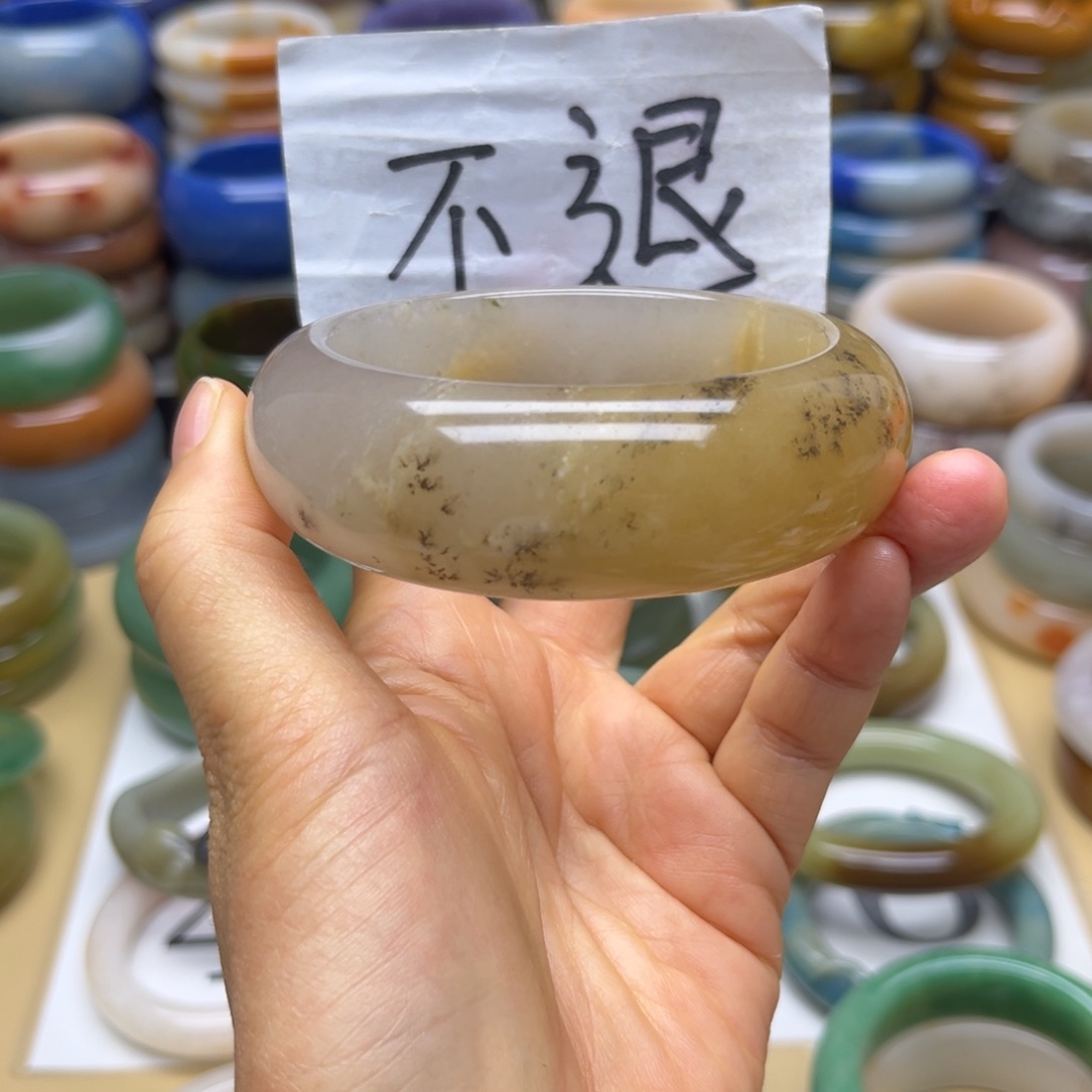 石英质玉未镶嵌手镯