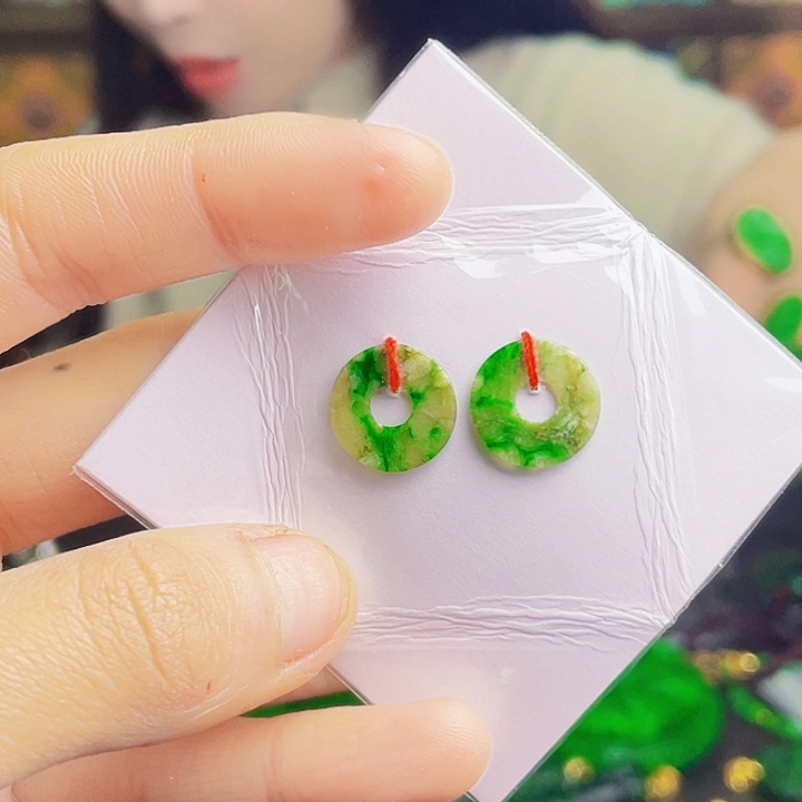 翡翠未镶嵌颈饰多样性