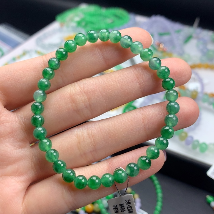 翡翠手镯未镶嵌卡