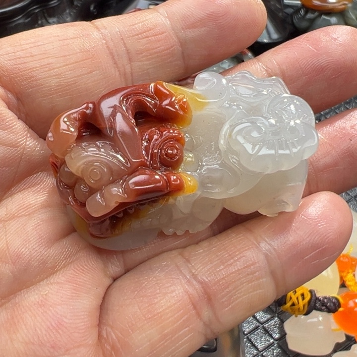 石英质玉（黄龙玉）颈饰未镶嵌