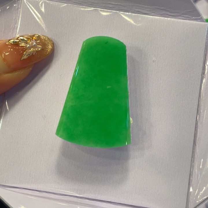 翡翠颈饰未镶嵌无事牌