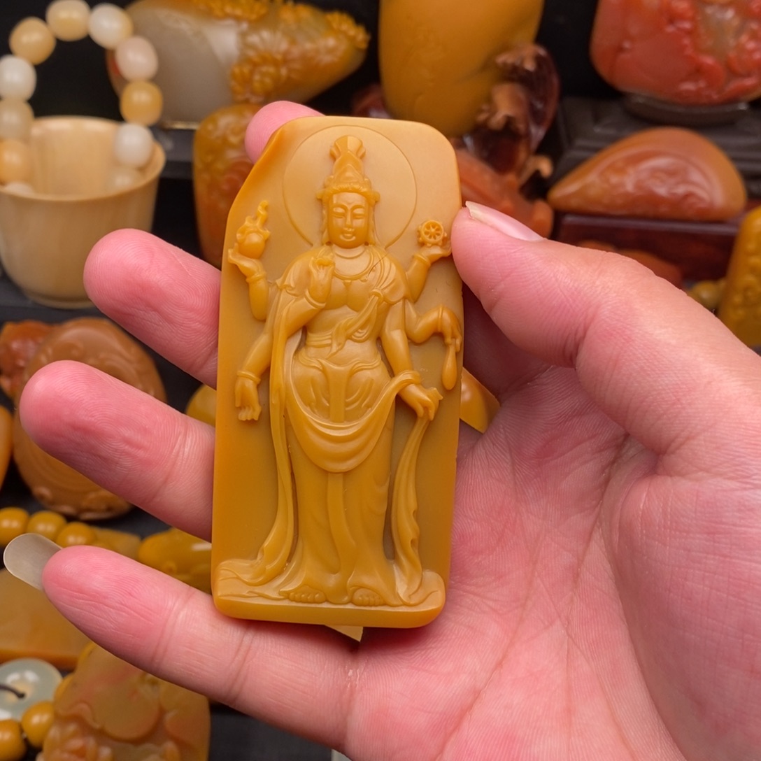 颈饰未镶嵌石英质玉