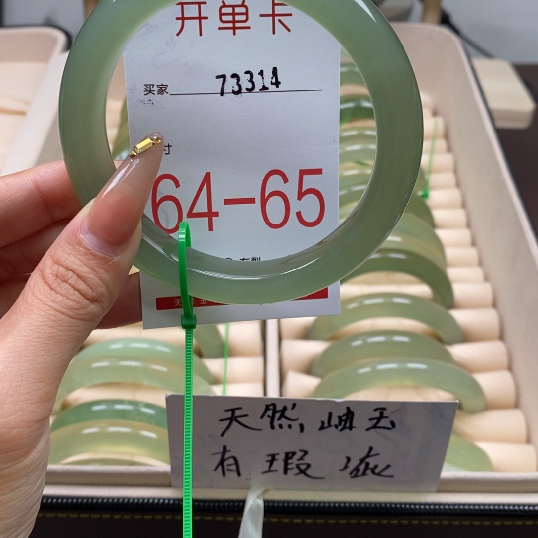 蛇纹石玉手镯未镶嵌