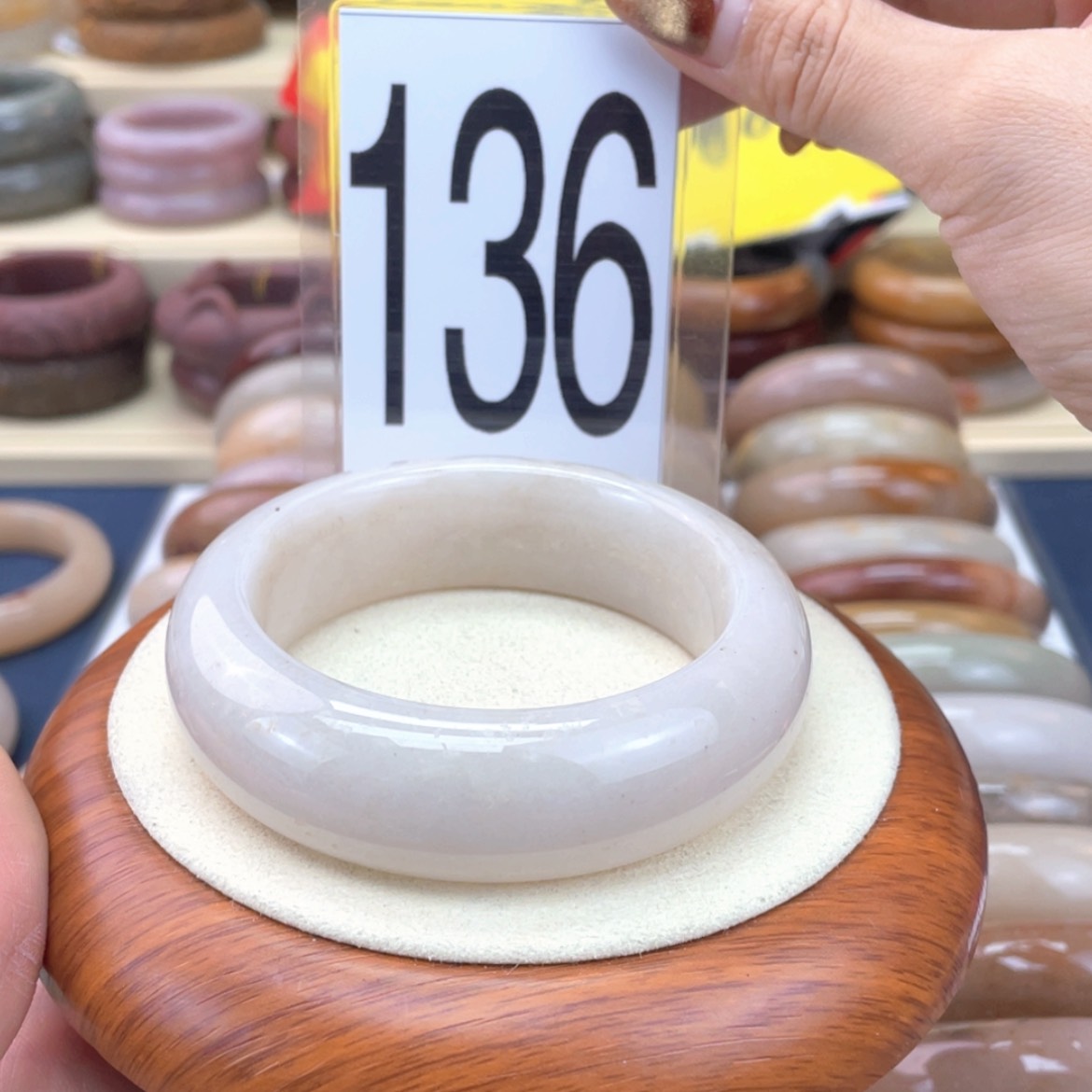 【闪购商品】石英质玉手镯未镶嵌