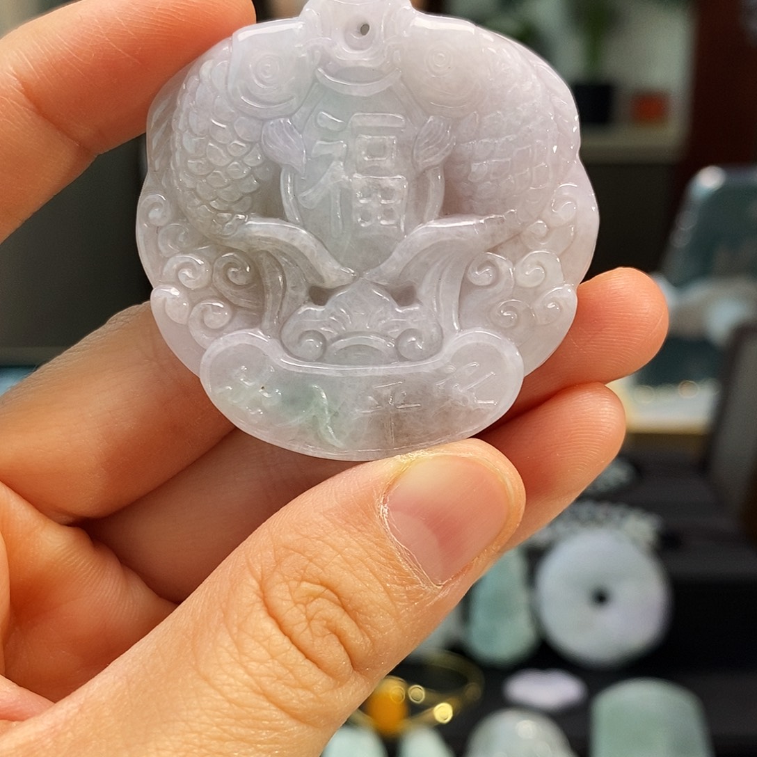 翡翠未镶嵌颈饰出平安