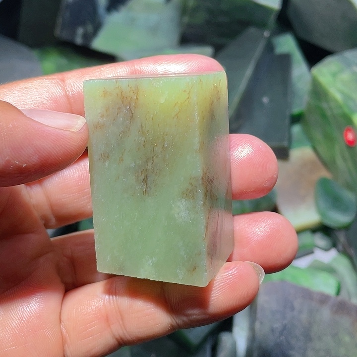 和田玉（碧玉）未镶嵌珠宝奇石