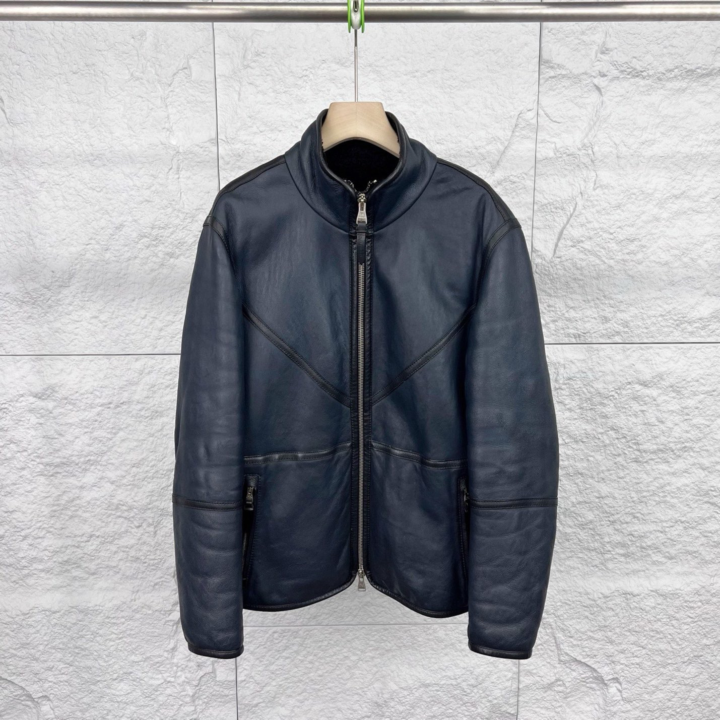 95新 LouisVuitton/路易威登 48码/深蓝色原皮原毛皮衣/15500972