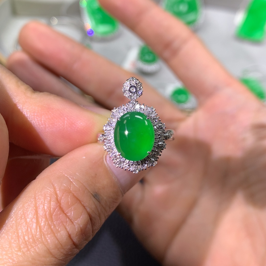 翡翠戒指18K金镶嵌翡翠