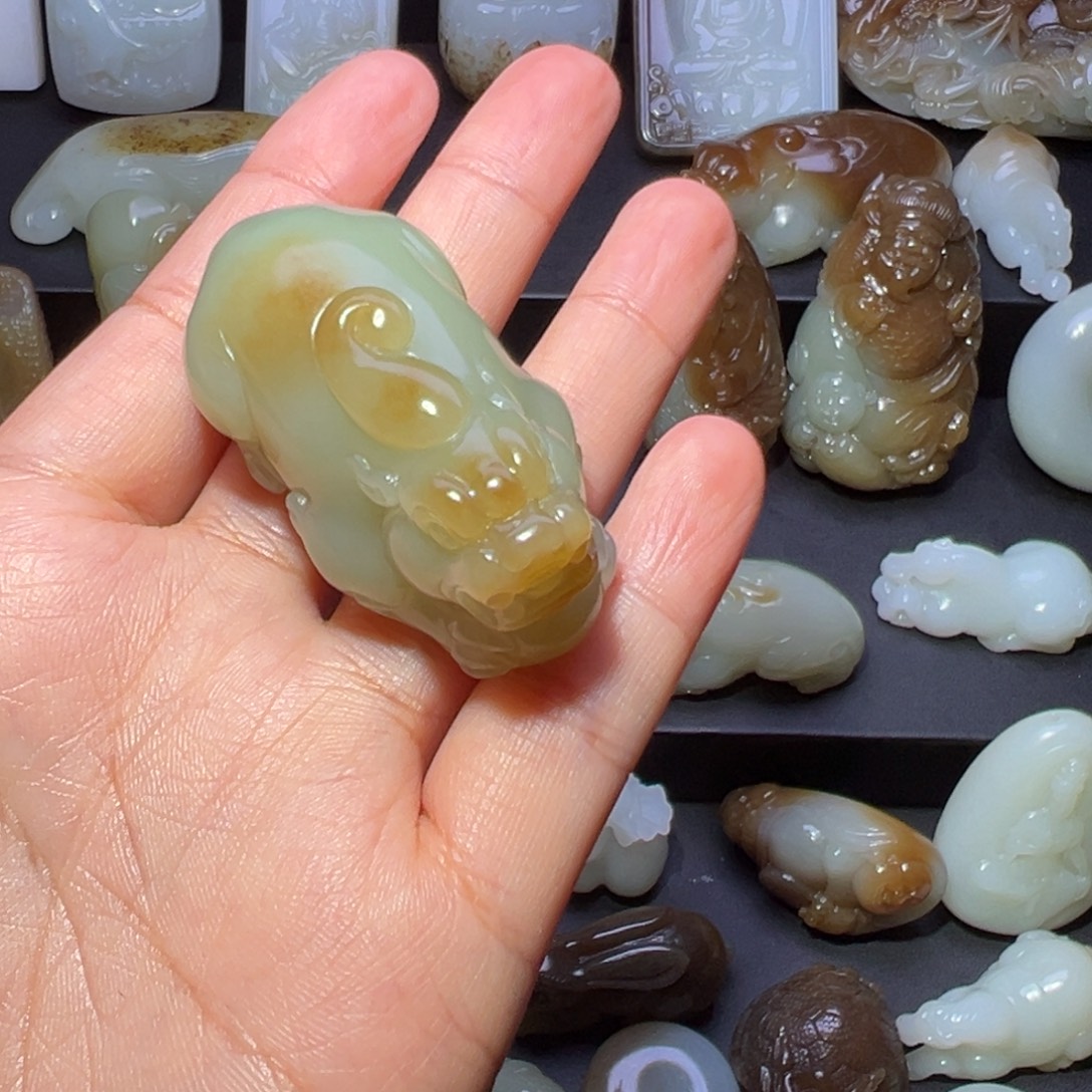 爱***？和田玉未镶嵌颈饰