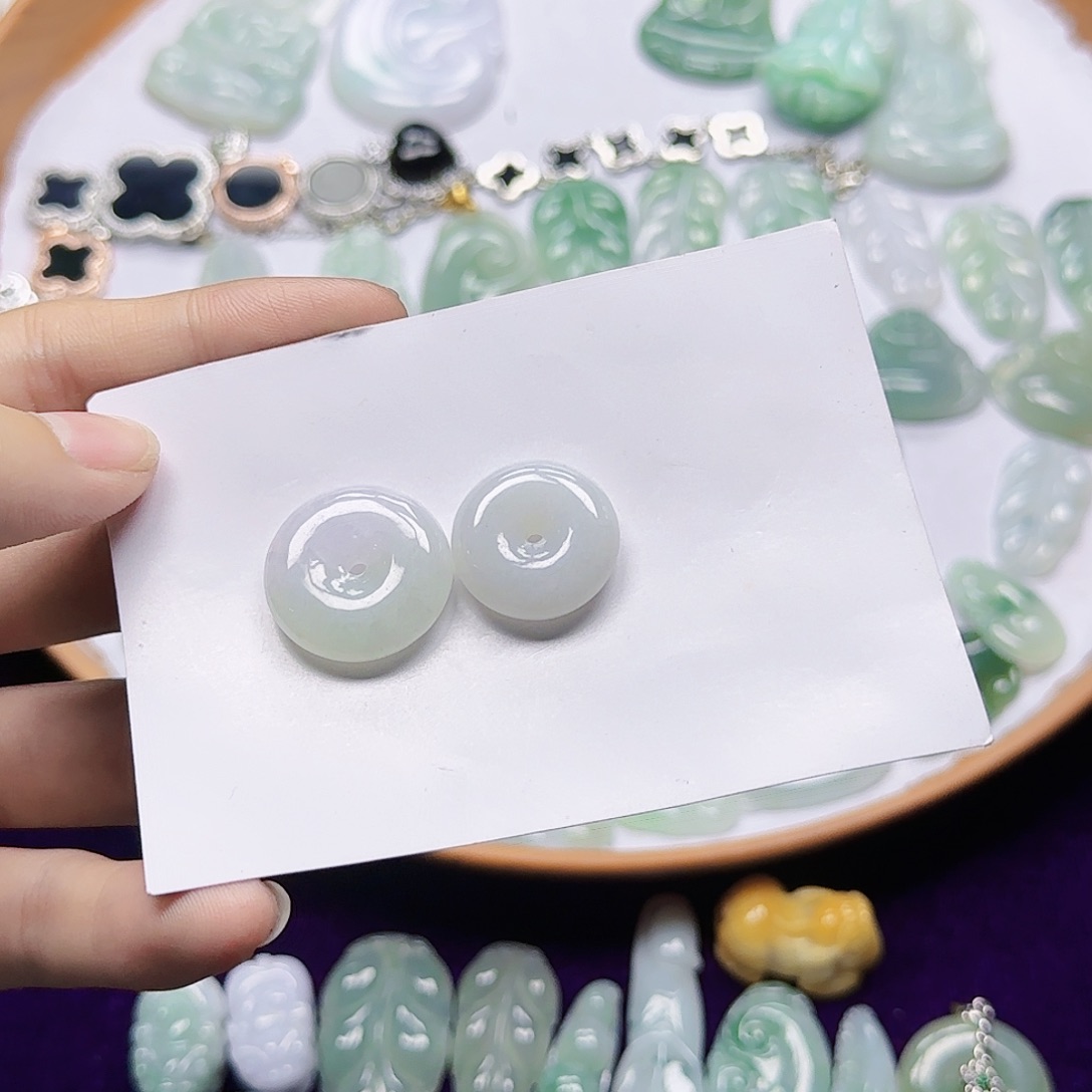 洛***羡翡翠未镶嵌颈饰翡翠