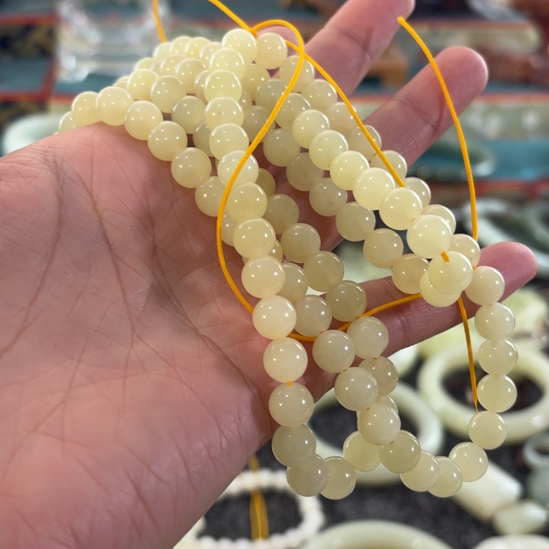 与***行和田玉（糖玉）未镶嵌手镯