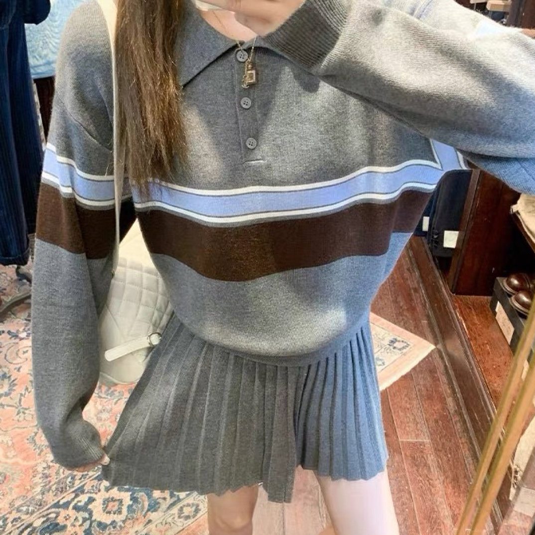 小乔家灰色条纹polo领针织长袖上衣搭配百褶短裙套装