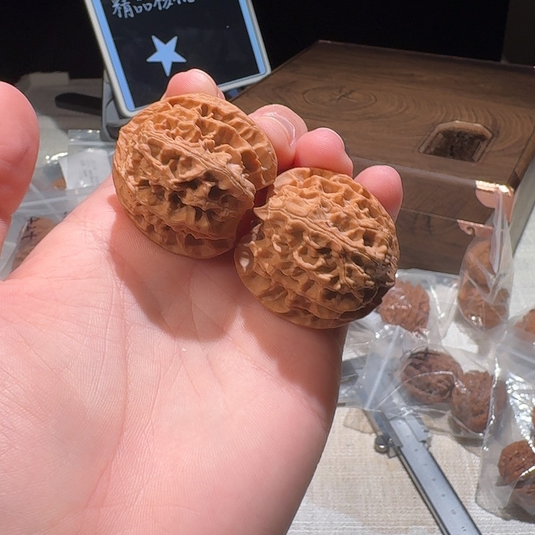 戏***法文玩核桃吊坠38 苹果园