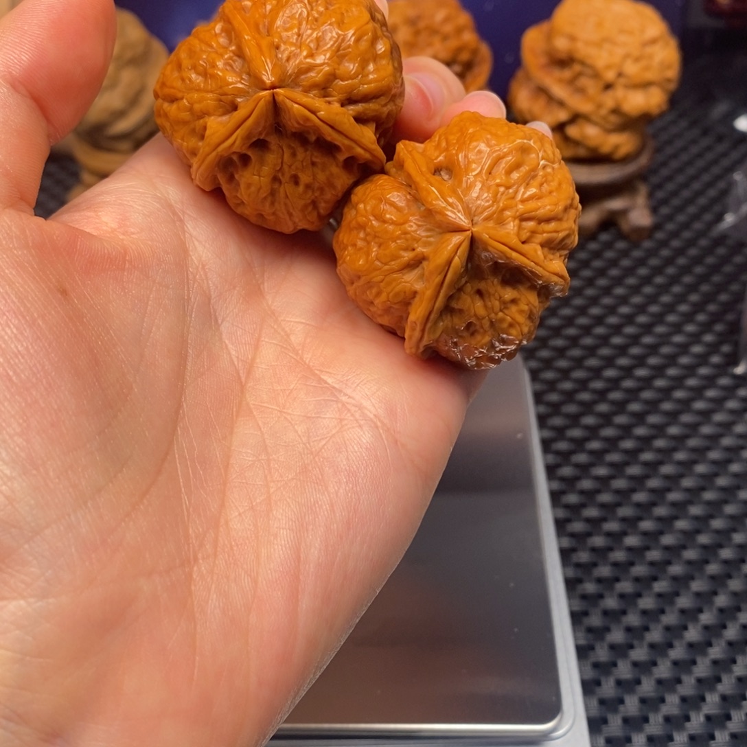 文玩核桃把件盾牌三棱37