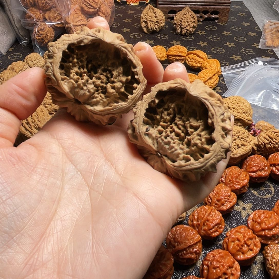 n***戴核桃聚宝盆核桃白茬