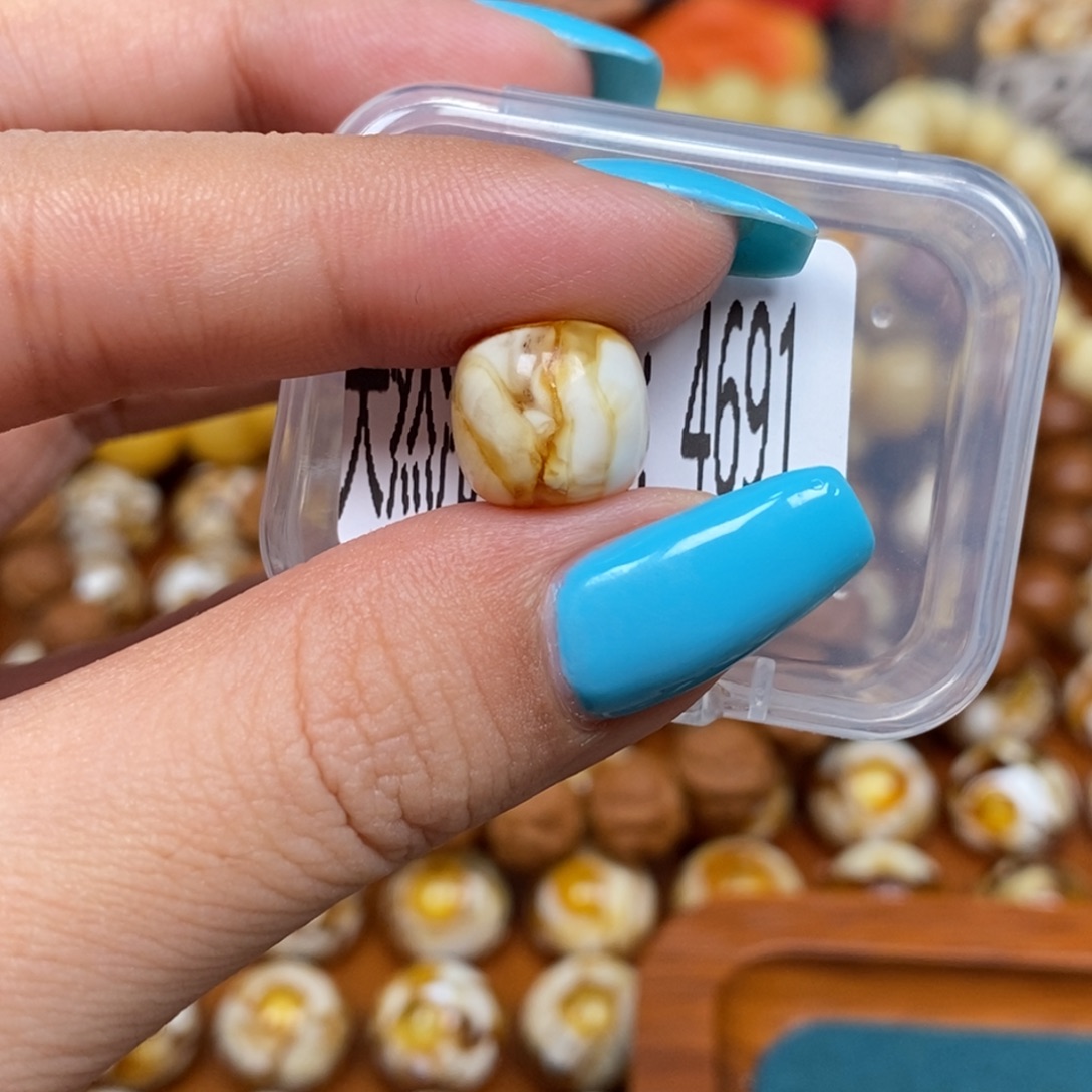 蜜蜡未镶嵌珠宝奇石4691