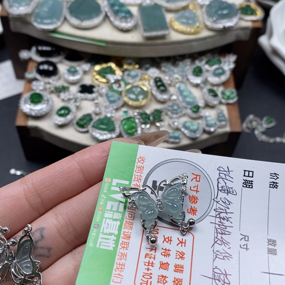 翡翠颈饰未镶嵌翡翠