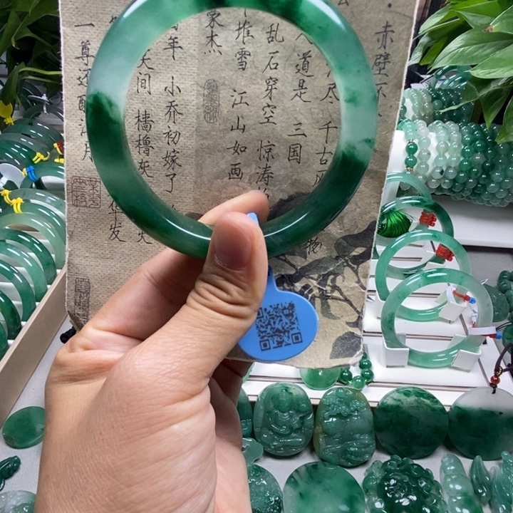 未镶嵌手镯石英质玉