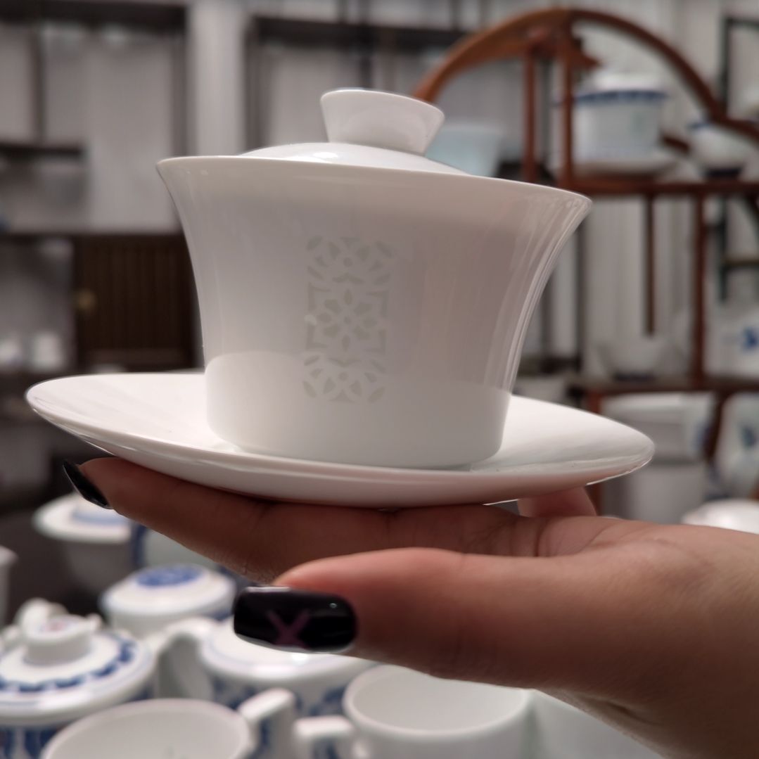 陶瓷纯白窗花盖碗一套