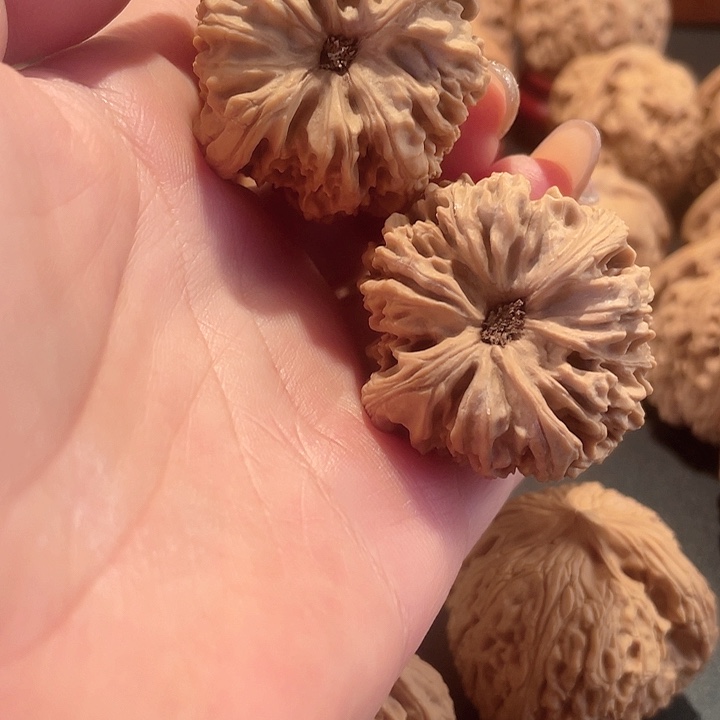 文玩核桃把件喔*高炮南疆