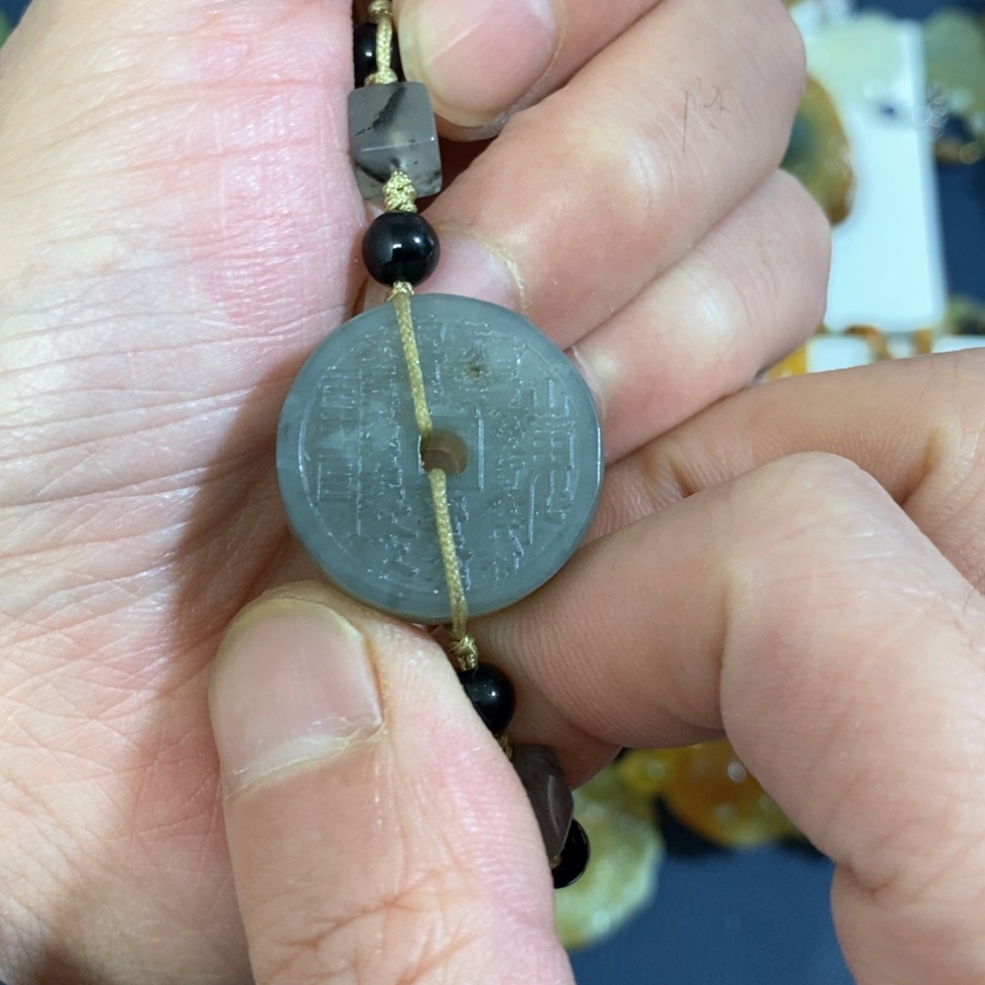 蛇纹石玉颈饰未镶嵌