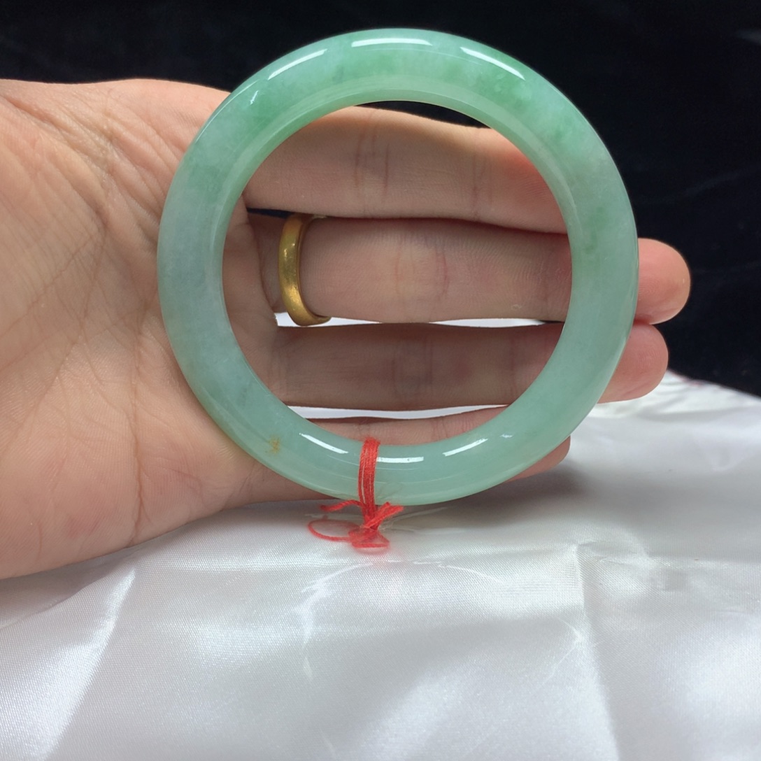 翡翠未镶嵌手镯（圆镯）56