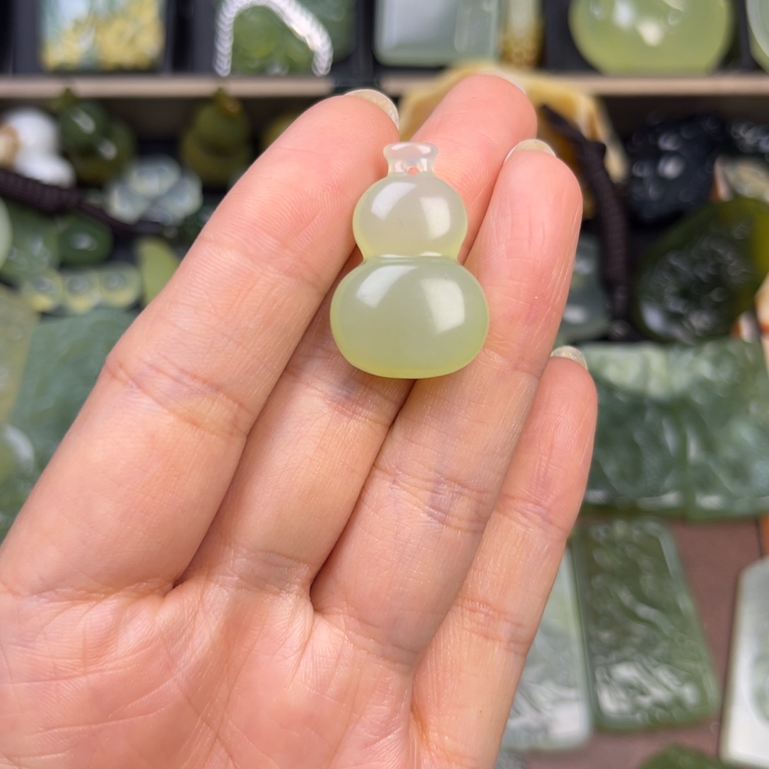 高***侠蛇纹石玉未镶嵌吊坠(赠链)