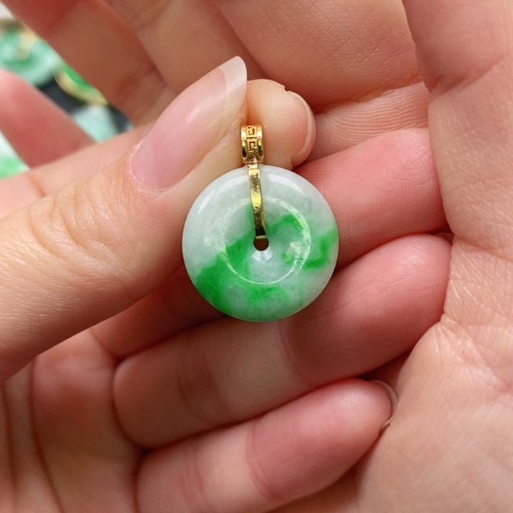 翡翠颈饰未镶嵌吊坠