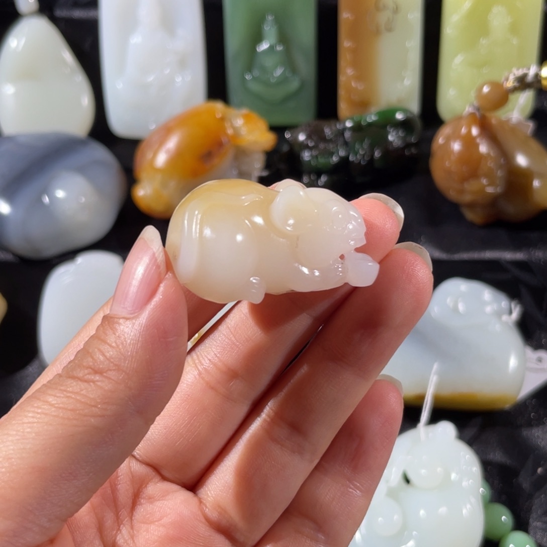 Z***G和田玉未镶嵌颈饰