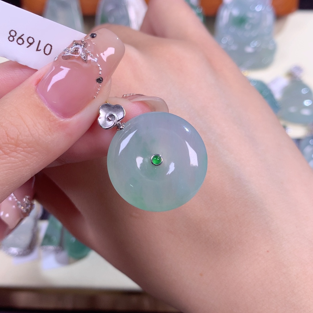 翡翠颈饰18K金镶嵌平安扣