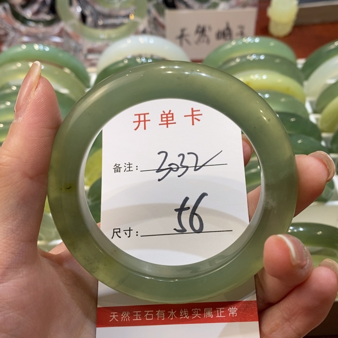 【闪购商品】蛇纹石玉手镯未镶嵌吃**。