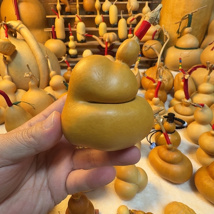 闫***天大叶紫檀（黑酸枝木类）