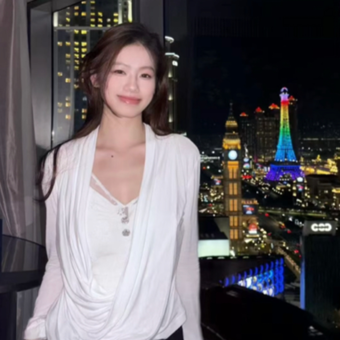 August 18 星空美背