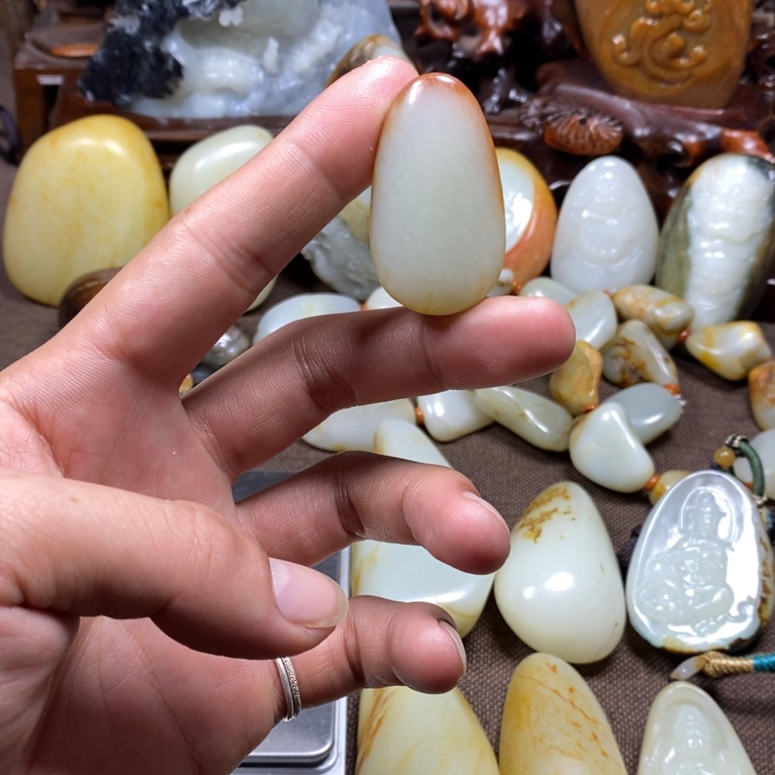 和田玉未镶嵌把件