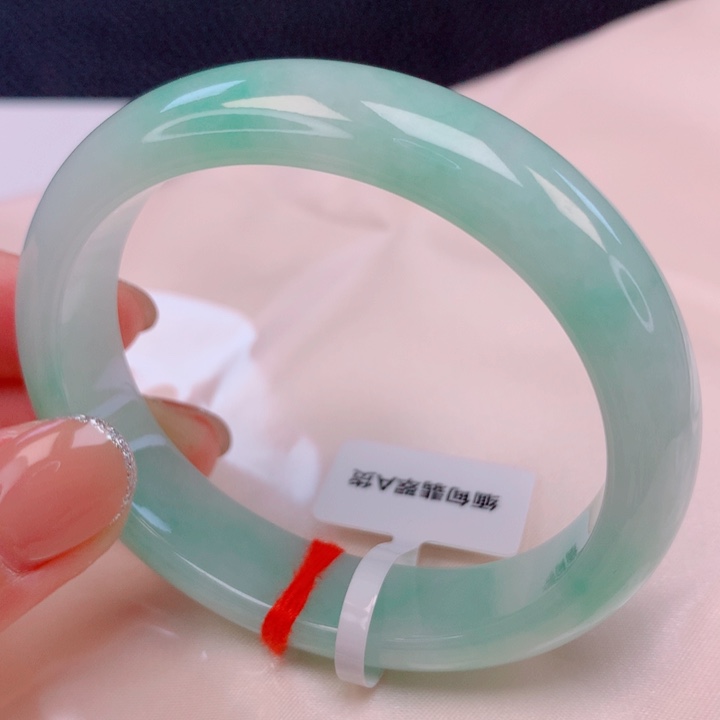 翡翠未镶嵌手镯（贵妃镯）55圈口