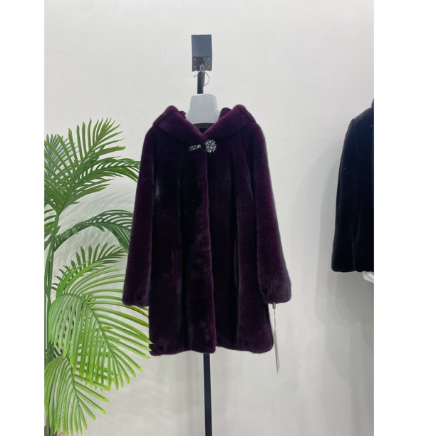 杨梅紫中长连帽直筒款女士貂皮外套