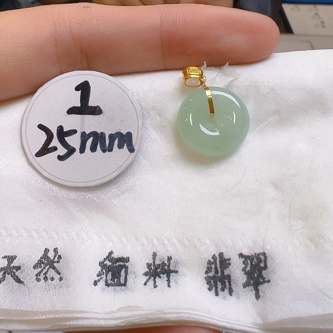 翡翠颈饰18K金镶嵌翡翠