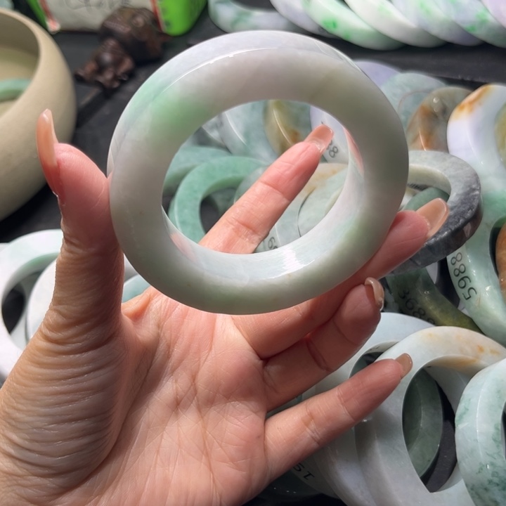 定制翡翠未镶嵌手镯