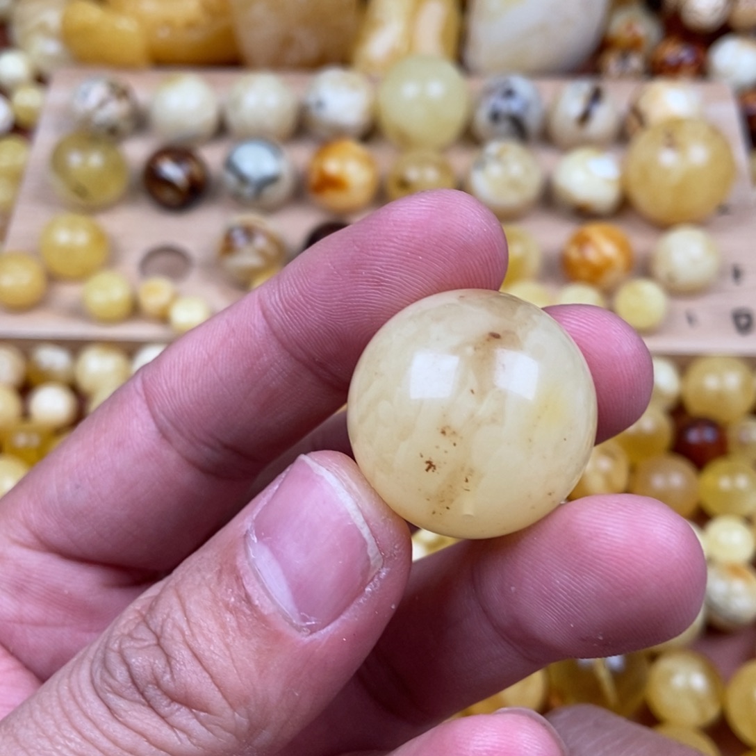 蜜蜡裸石未镶嵌?**心蜜蜡