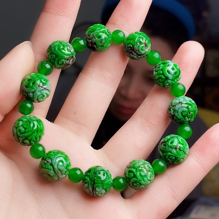 翡翠未镶嵌颈饰多样性