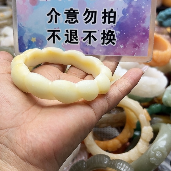 未镶嵌手镯石英岩玉